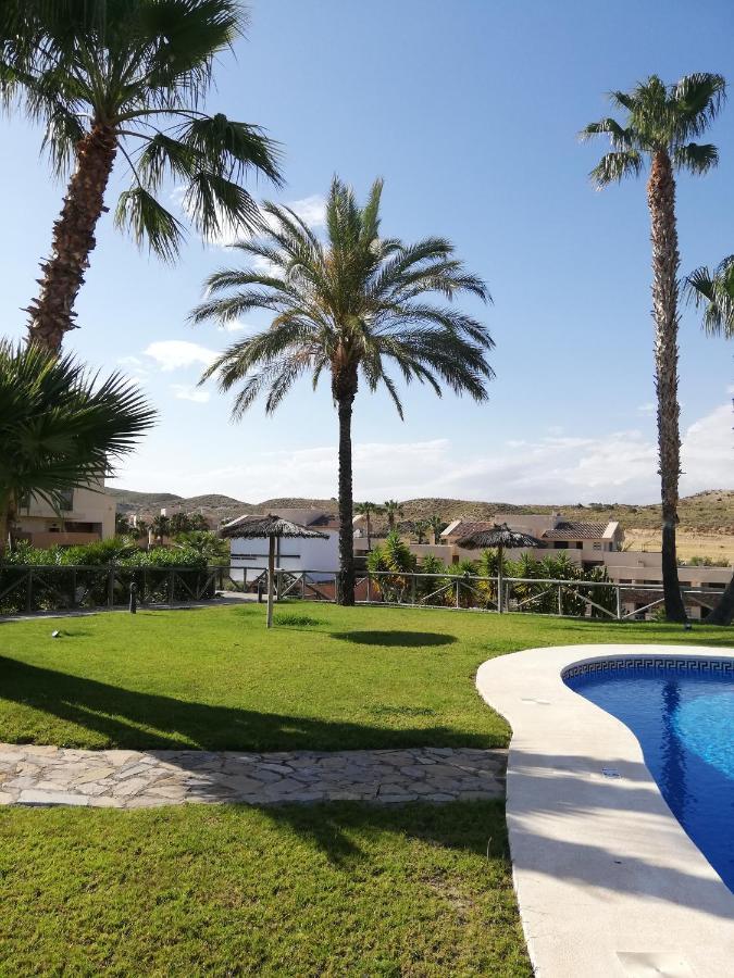Bajo Con Jardin Propio En Valle Del Este Golf!! 维拉 外观 照片